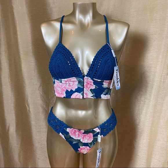 FRANKIES BIKINIS WOMEN TWO PIECE SUMMER SWIM PEONY CROTCHET BIKINI SET NEW NWT - Picture 1 of 8